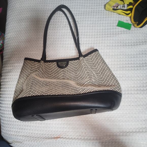 BRIGHTON EUC LARGE PRETTY TOUGH CALA HERRINGBONE CHEVRON CANVAS & LEATHER  BAG - Picture 1 of 11